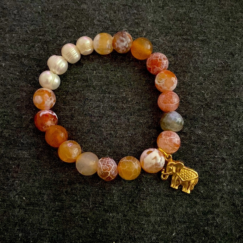 Artesanal gem bracelet